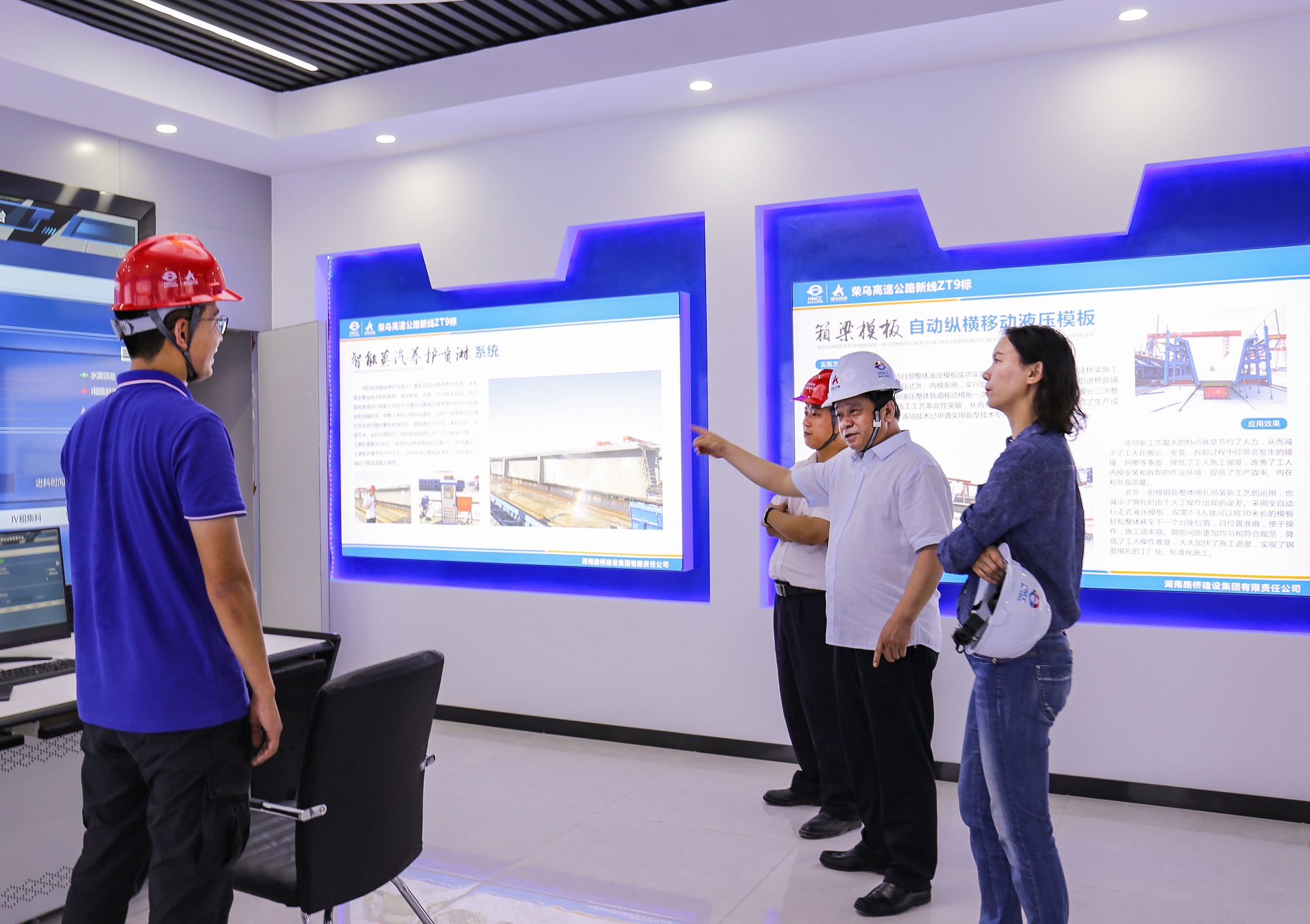 5、申生光一行參觀BIM技術(shù)室 _副本.jpg