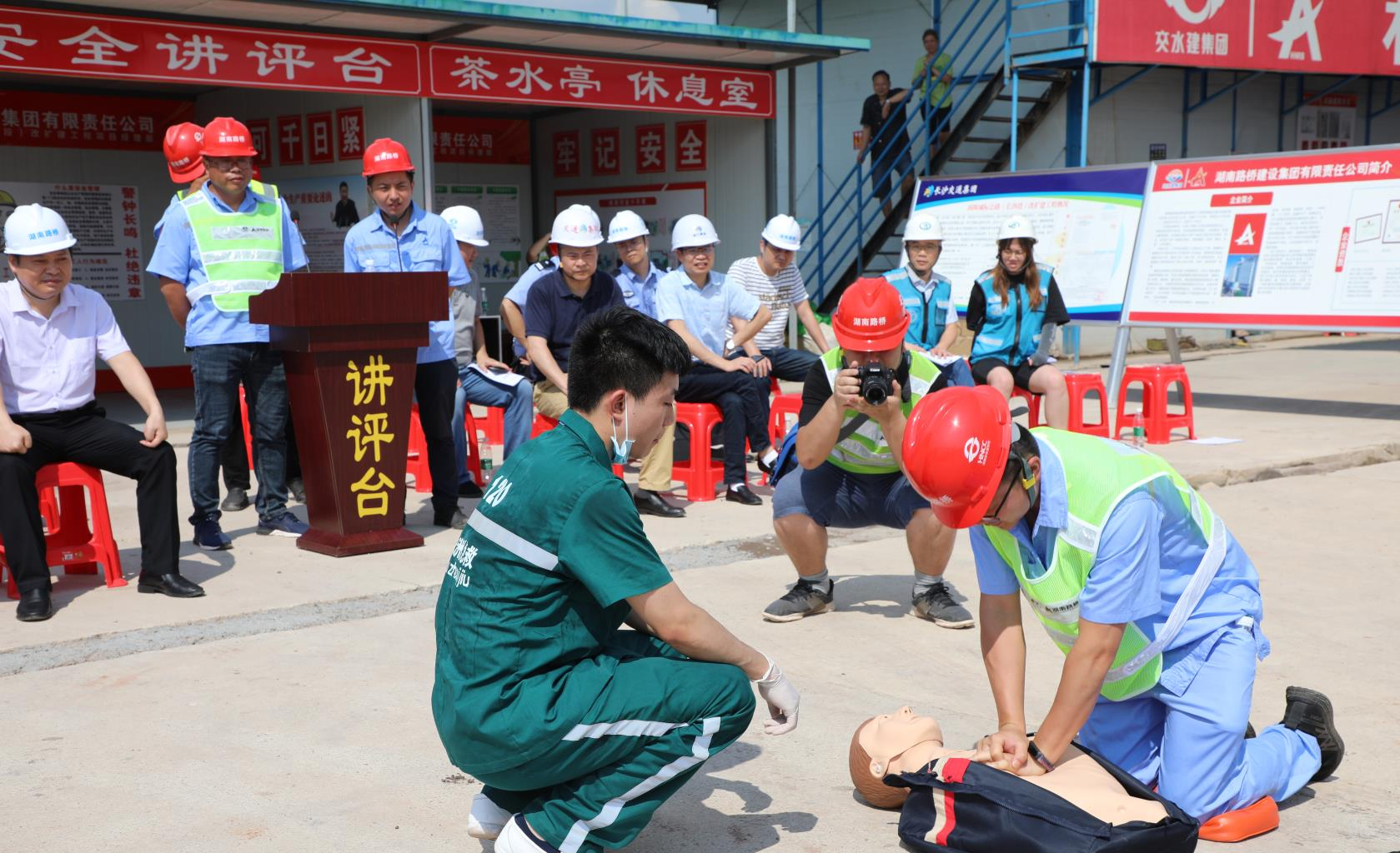 洞株路項目承辦高處墜落應急救援演練_副本.jpg