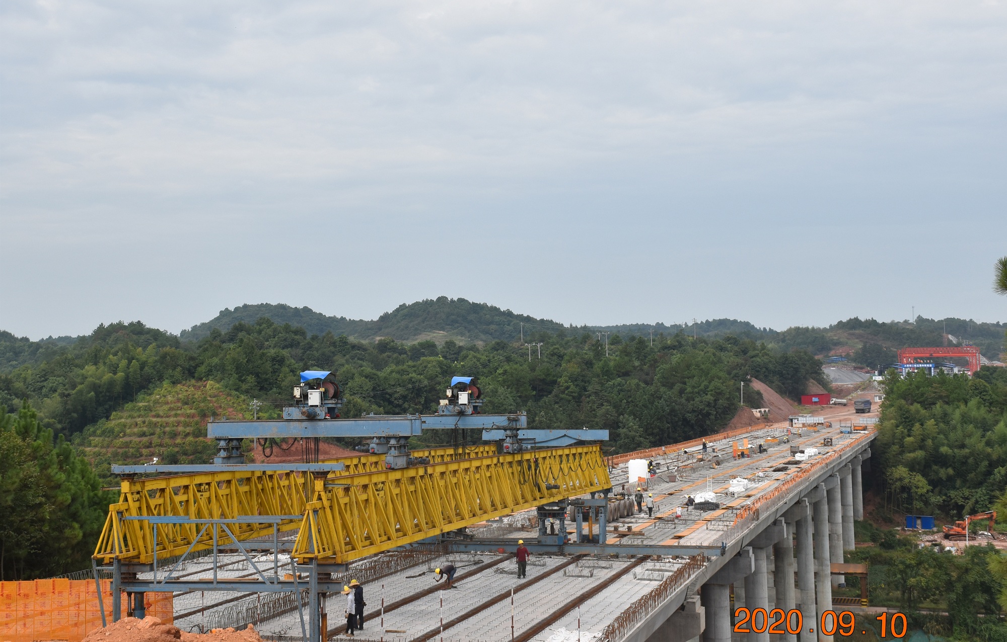 20200910 常祁二標(biāo)首座橋梁架通 圖1_副本.jpg