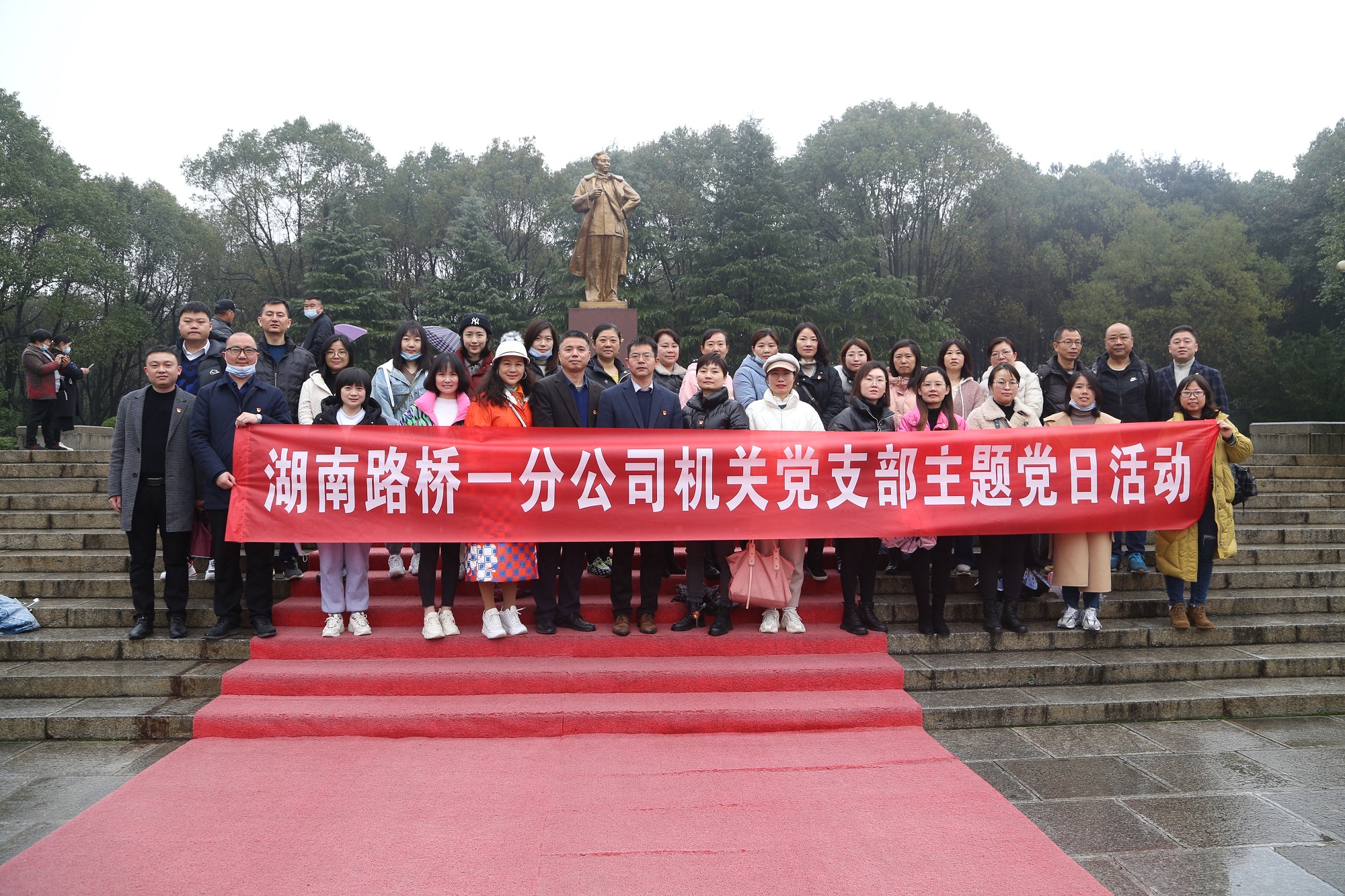 2一分2公司赴劉少奇故居開展黨工團(tuán)聯(lián)建活動(dòng) 圖1.JPG