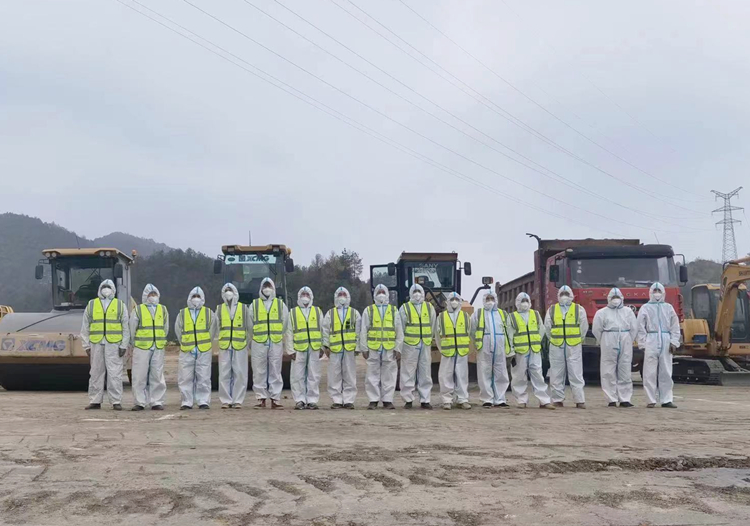 沖在“疫”線 白新一標(biāo)火速援建方艙醫(yī)院 圖.jpg