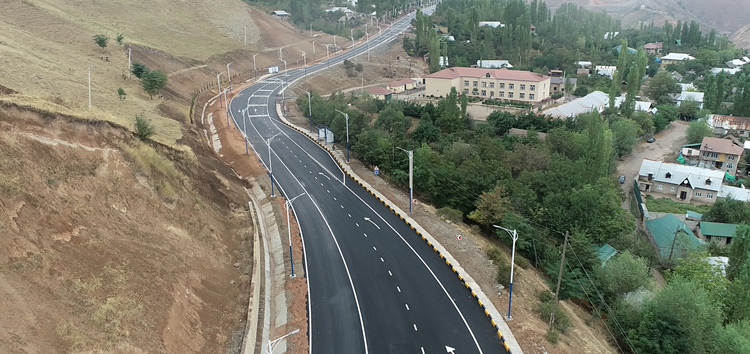 20240930 奧塔公路項目圓滿完成瀝青上面層攤鋪 圖3.png