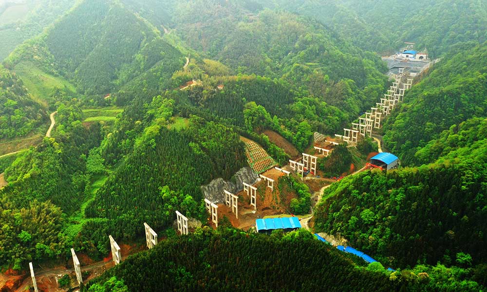 修建中的張官高速。資料圖